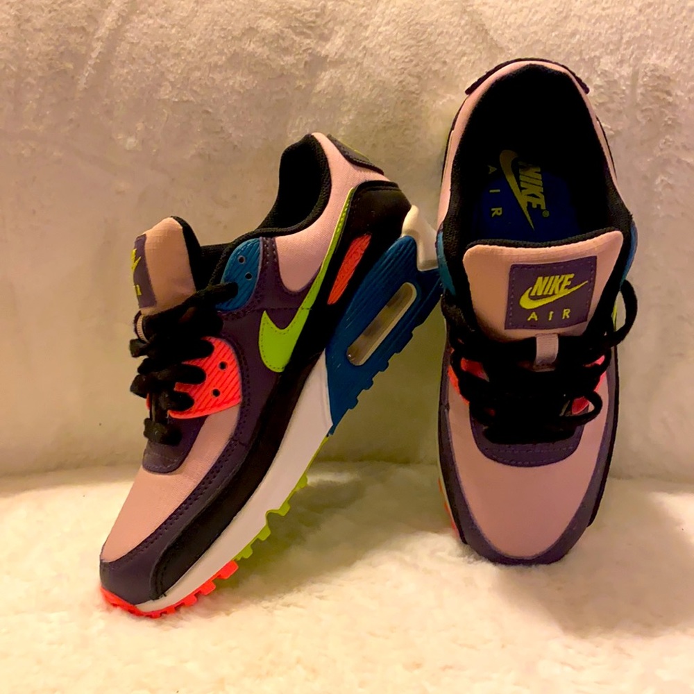 Brand New size 6 Nike air woman’s sneakers